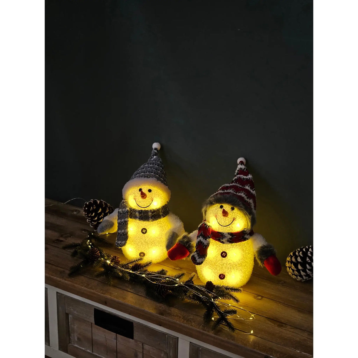 2x Schneemann mit LED bunter Schal & Mütze Höhe 20 cm Beleuchtung warmweiß - Weihnachtsbeleuchtung