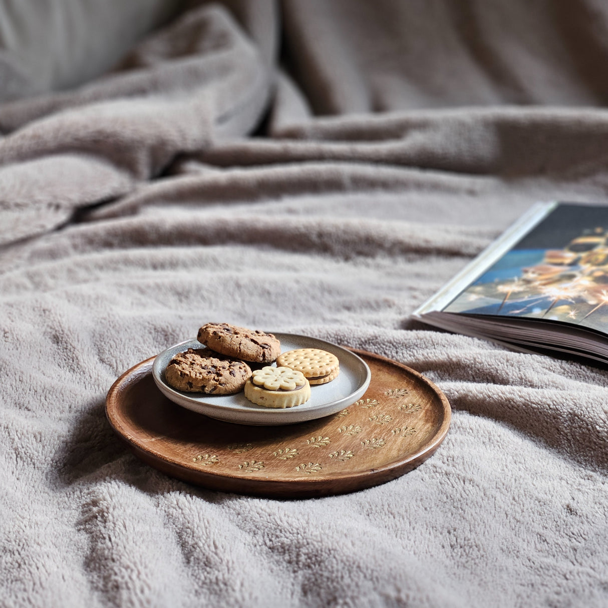 Holzteller Deko Teller Kerzenteller rund 22 o 30 cm Blattmuster braun Mangoholz dekobrett