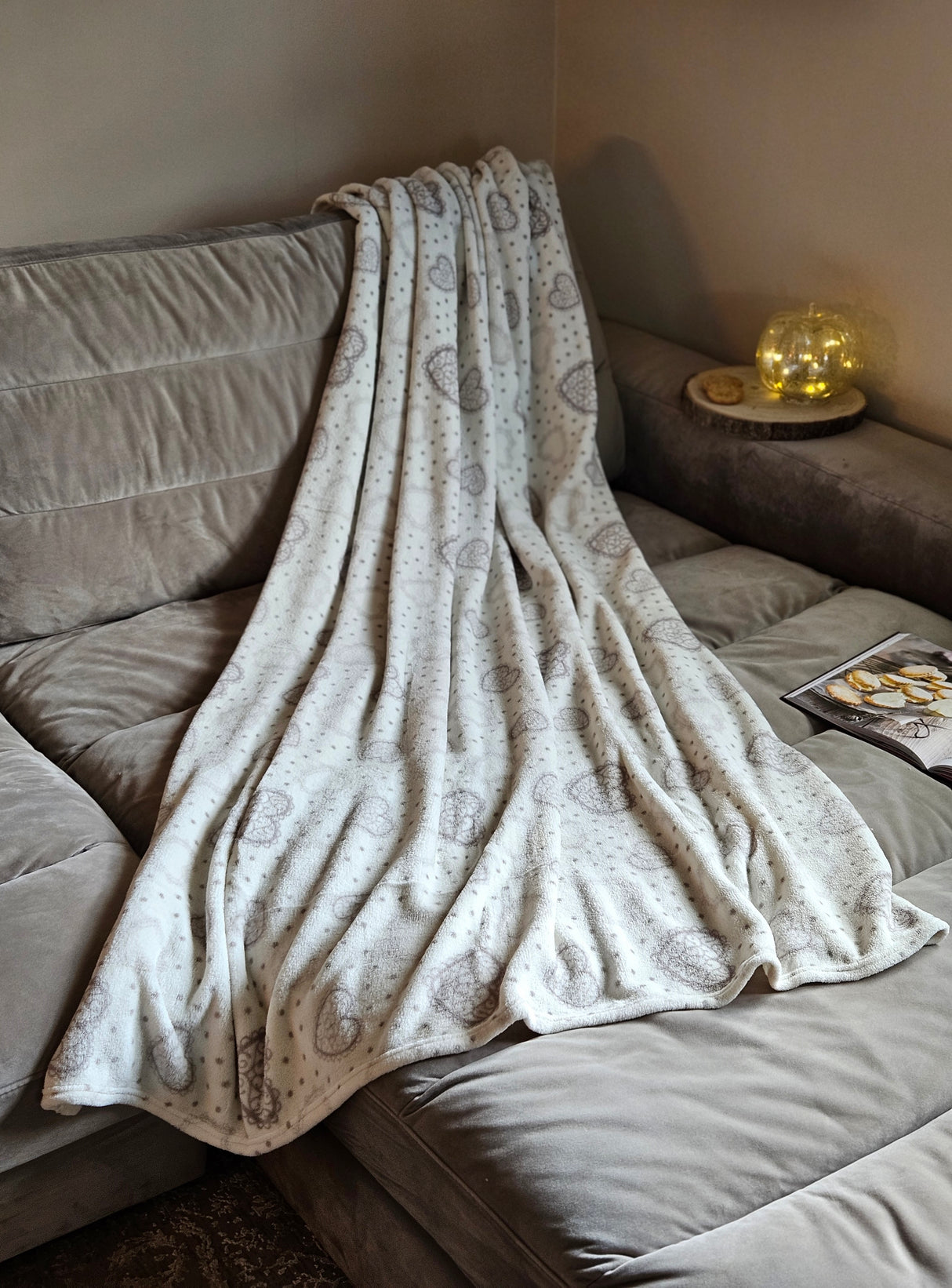 Kuscheldecke Decke Tagesdecke Herzen 150x200 cm Creme Grau Beige Rot Wohndecke