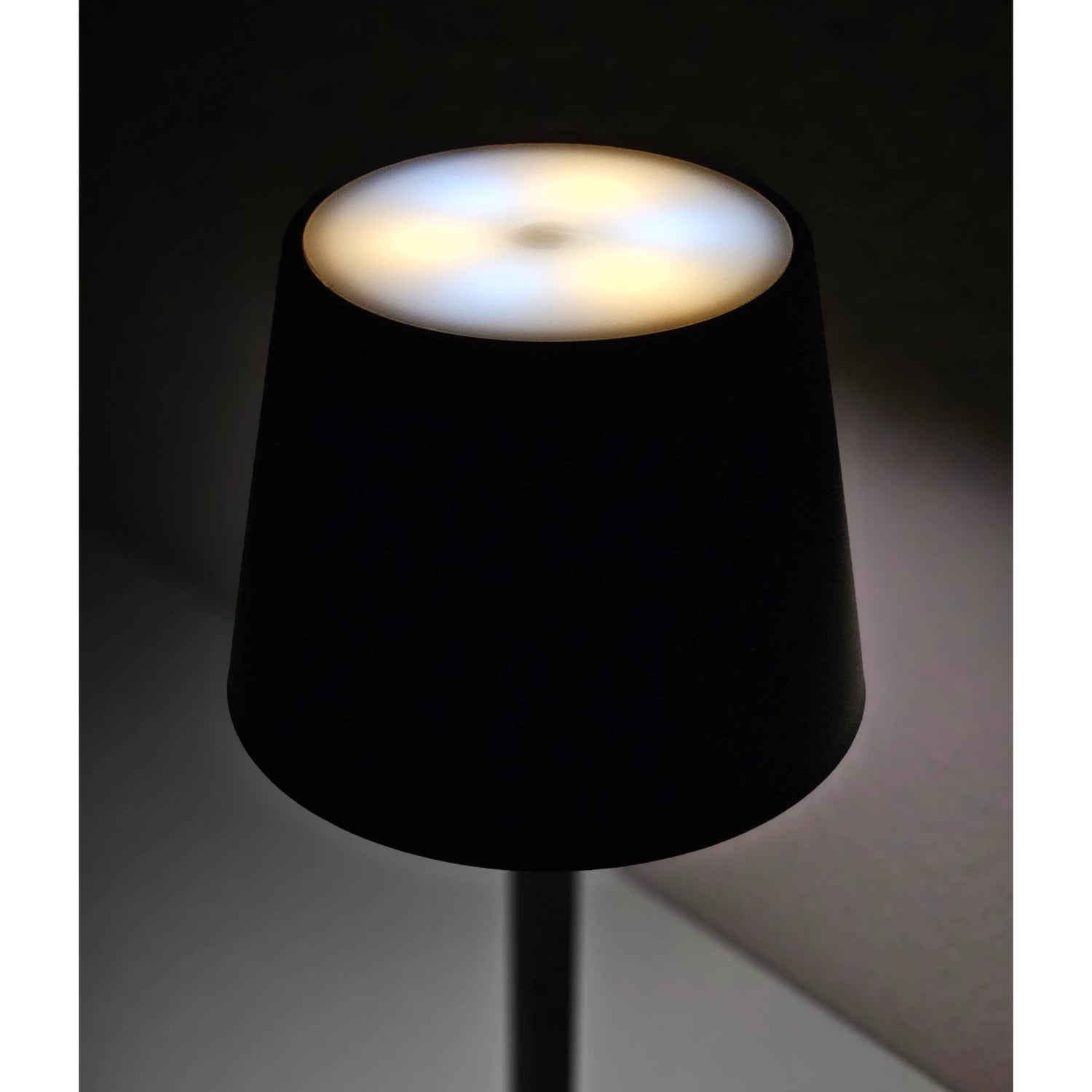 Tischleuchte Lampe Leuchte LED weiß schwarz Batterie Leselampe Nachttischlampe