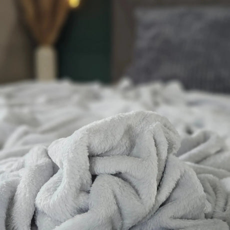 Kuscheldecke Flauschig Weich XXL180x220 Mikrofaser Wohndecke Tagesdecke Flanell - Hellgrau - Wohndecke