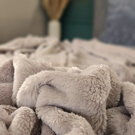 Kuscheldecke Flauschig Weich XXL180x220 Mikrofaser Wohndecke Tagesdecke Flanell - Beige - Wohndecke